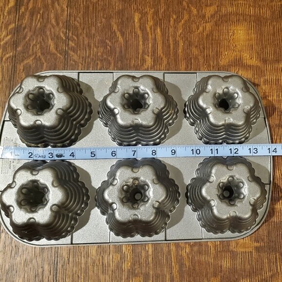 Nordic Ware Bundt Festival 12 Mini Cakelet Baking Pan - Picture 7 of 8